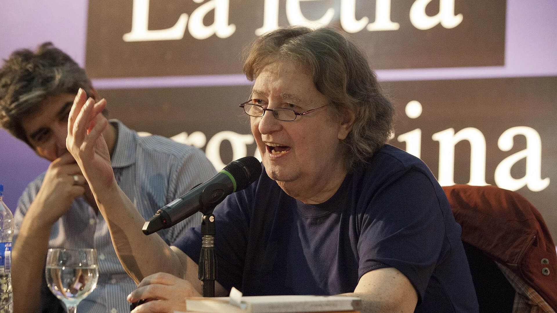 La filosofía y el barro de la historia English Translation